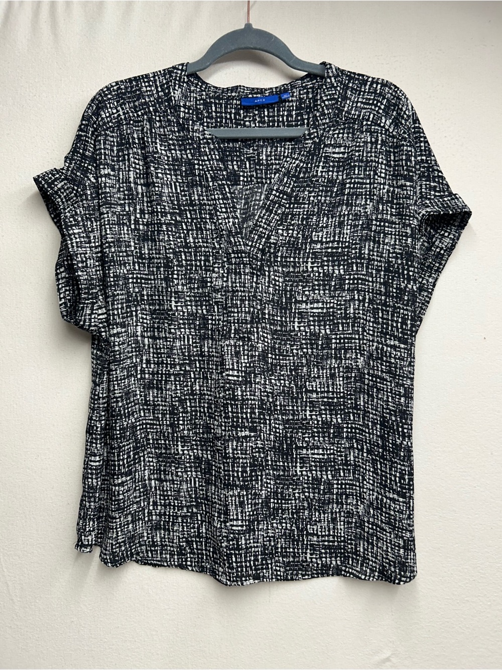 Apt. 9 Black & White V-Neck Short Sleeve Top